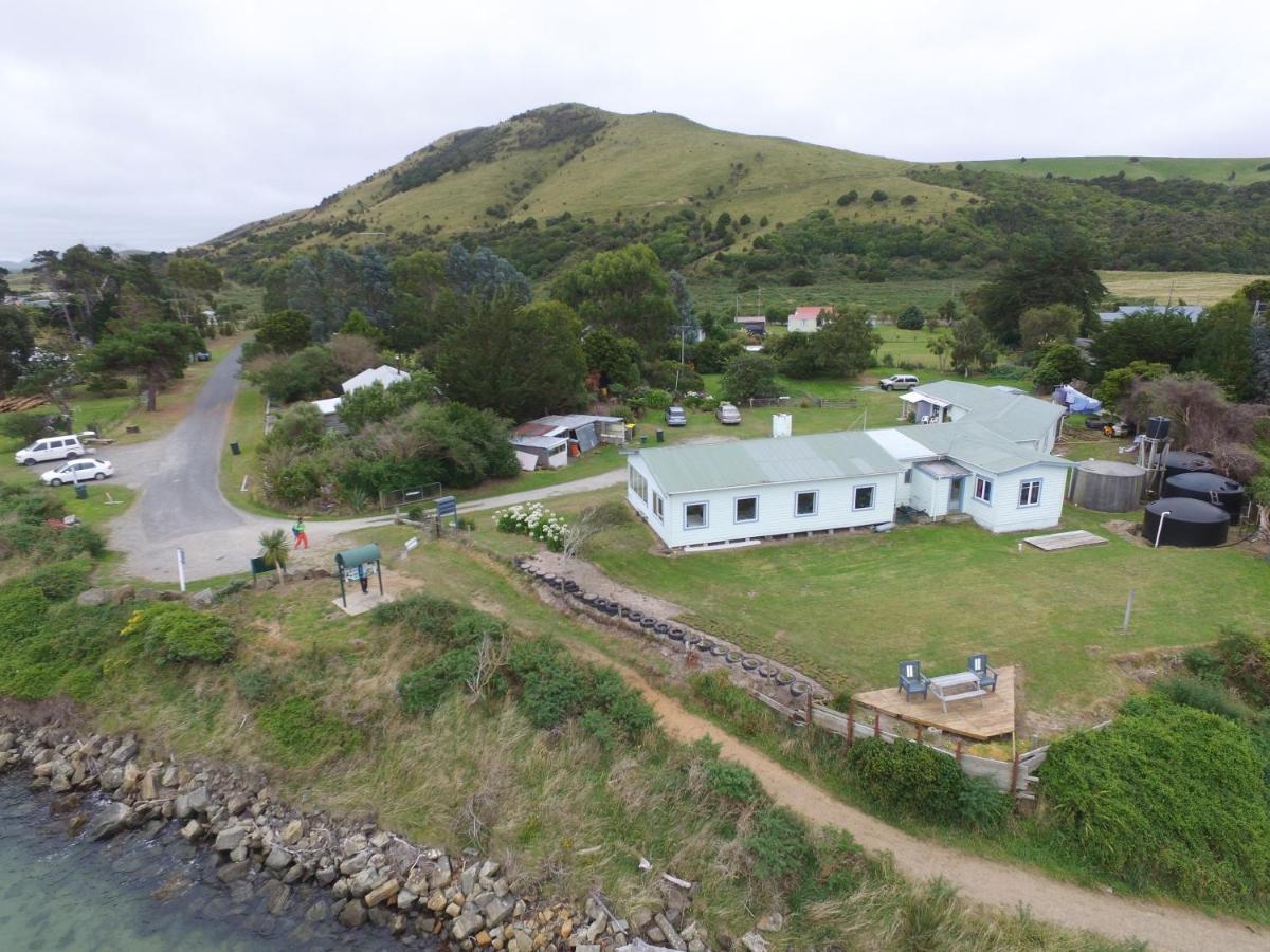 Surat Bay Lodge By The Sea/Backpackers Hostel Owaka Экстерьер фото
